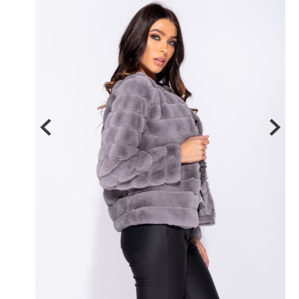 Faux Fur Jacket - Picture 6 of 8